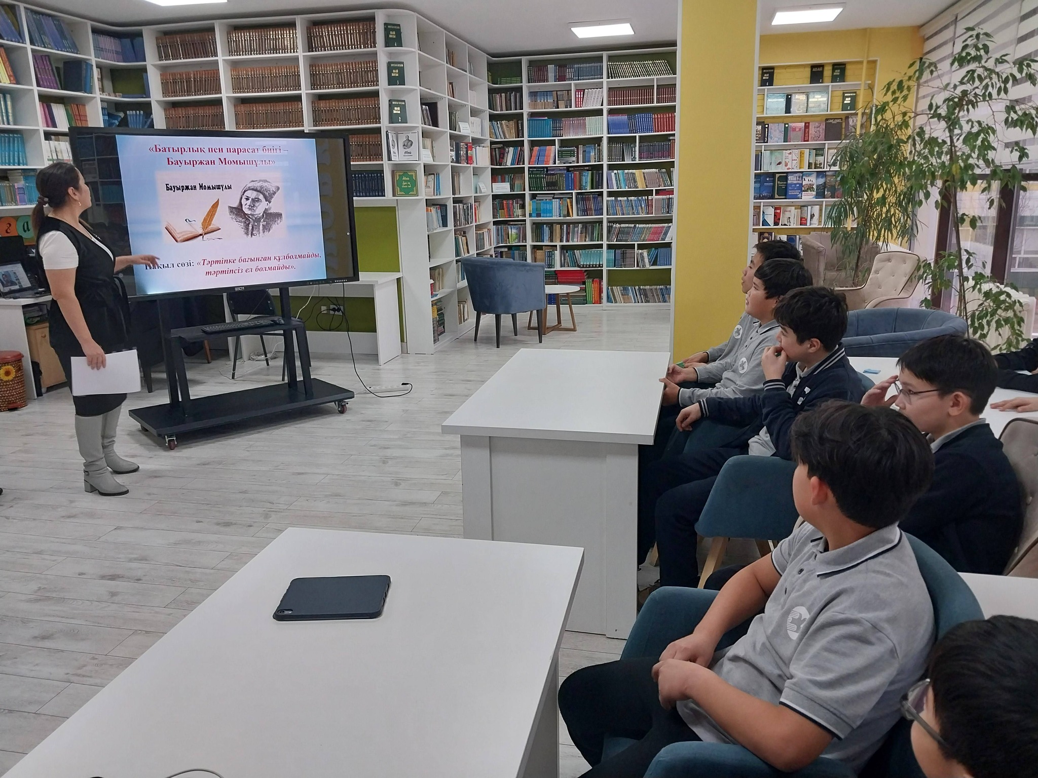 Батырлық пен парасат биігі-Бауыржан Момышұлы
